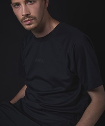 ARTA MECHANICS（エーアールティーエーメカニクス）の「ARTA TRAINING WEAR TECH KNIT T-SHIRT（エーアールティーエー トレーニング ウェア テックニット Tシャツ）（Tシャツ/カットソー）」