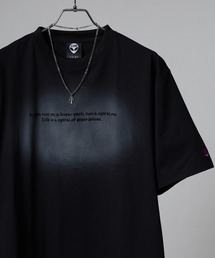 SCHWA（シュワ）の「ネックレス付スプレー加工グラフィック半袖Tee（Tシャツ/カットソー）」