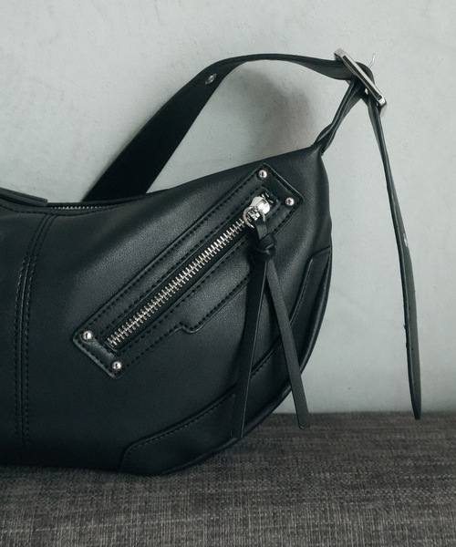 cii(シー)の「【UNISEX】Studs half moon shoulder bag / スタッズハーフムーンショルダーバッグ(ショルダーバッグ・メンズ・シルバー/ブラック・FREE)」の17枚目の写真