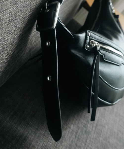 cii(シー)の「【UNISEX】Studs half moon shoulder bag / スタッズハーフムーンショルダーバッグ(ショルダーバッグ・メンズ・シルバー/ブラック・FREE)」の22枚目の写真