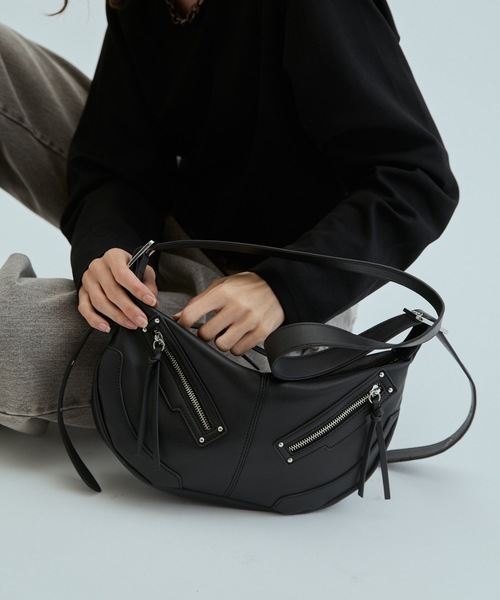 cii(シー)の「【UNISEX】Studs half moon shoulder bag / スタッズハーフムーンショルダーバッグ(ショルダーバッグ・メンズ・シルバー/ブラック・FREE)」の7枚目の写真
