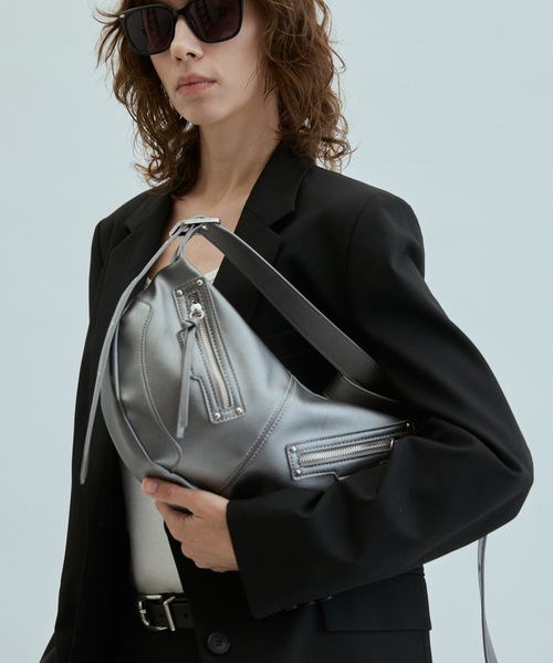 cii(シー)の「【UNISEX】Studs half moon shoulder bag / スタッズハーフムーンショルダーバッグ(ショルダーバッグ・メンズ・シルバー/ブラック・FREE)」の9枚目の写真