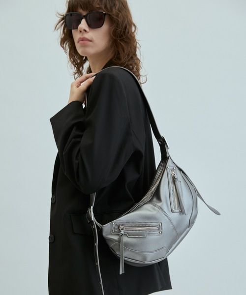 cii(シー)の「【UNISEX】Studs half moon shoulder bag / スタッズハーフムーンショルダーバッグ(ショルダーバッグ・メンズ・シルバー/ブラック・FREE)」の11枚目の写真