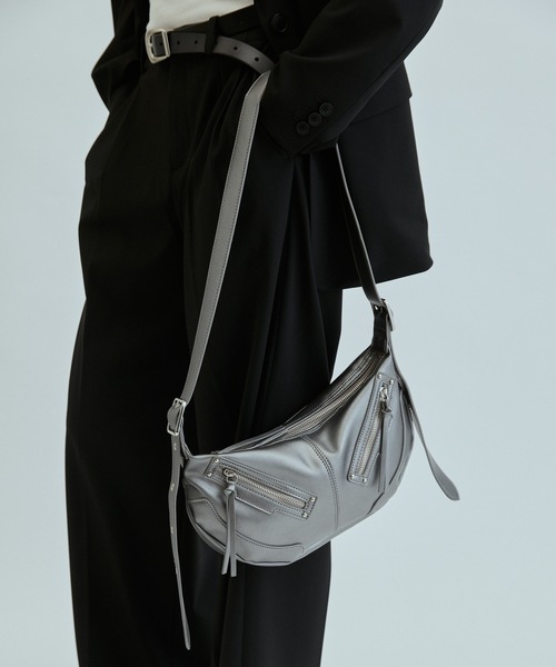 cii(シー)の「【UNISEX】Studs half moon shoulder bag / スタッズハーフムーンショルダーバッグ(ショルダーバッグ・メンズ・シルバー/ブラック・FREE)」の12枚目の写真