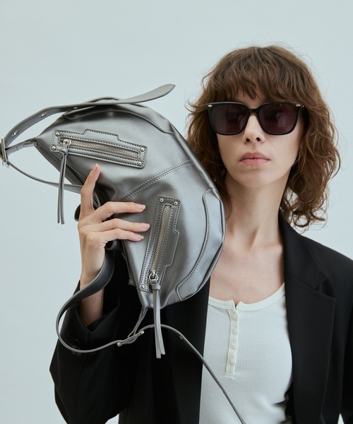 cii(シー)の「【UNISEX】Studs half moon shoulder bag / スタッズハーフムーンショルダーバッグ(ショルダーバッグ・メンズ・シルバー/ブラック・FREE)」の13枚目の写真