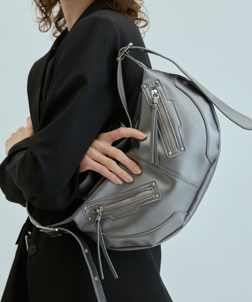 cii(シー)の「【UNISEX】Studs half moon shoulder bag / スタッズハーフムーンショルダーバッグ(ショルダーバッグ・メンズ・シルバー/ブラック・FREE)」の14枚目の写真