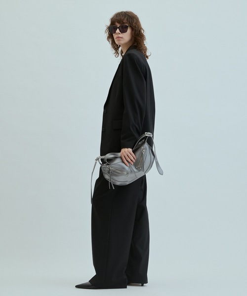 cii(シー)の「【UNISEX】Studs half moon shoulder bag / スタッズハーフムーンショルダーバッグ(ショルダーバッグ・メンズ・シルバー/ブラック・FREE)」の15枚目の写真