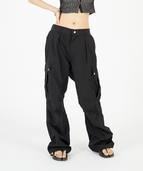 raucohouse(ラウコハウス)の「ナイロンスナップワイドカーゴパンツ(カーゴパンツ・レディース・ブラック/カーキ・S/M)」の2枚目の写真