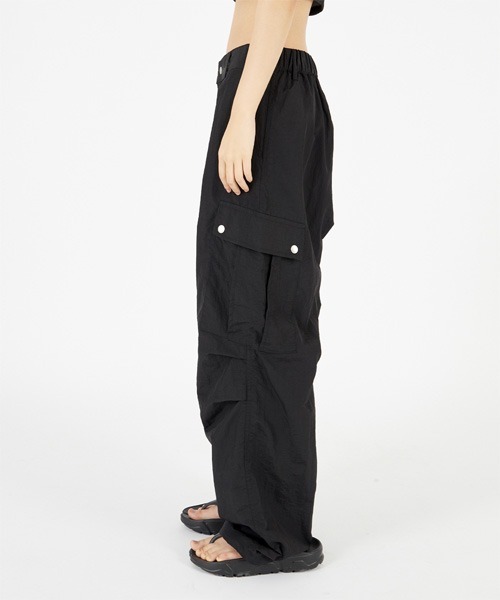raucohouse(ラウコハウス)の「ナイロンスナップワイドカーゴパンツ(カーゴパンツ・レディース・ブラック/カーキ・S/M)」の9枚目の写真