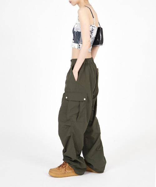raucohouse(ラウコハウス)の「ナイロンスナップワイドカーゴパンツ(カーゴパンツ・レディース・ブラック/カーキ・S/M)」の3枚目の写真