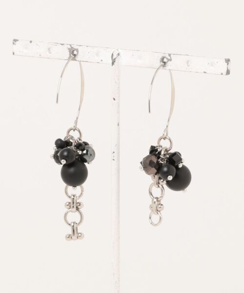 tone(トーン)の「【musk】ブラックビーズとシルバーチェーンのピアス(MA)(ピアス(両耳用)・レディース・ブラック・FREE)」の9枚目の写真