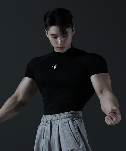CARMID（カミド）の「コンプレッションモックネック半袖[ブラック]（Tシャツ/カットソー・メンズ・その他・1/2/3）」の2枚目の写真