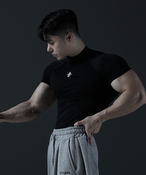 CARMID（カミド）の「コンプレッションモックネック半袖[ブラック]（Tシャツ/カットソー・メンズ・その他・1/2/3）」の3枚目の写真
