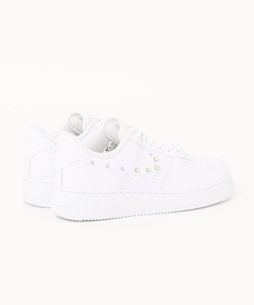 emmi（エミ）の「【NIKE】AIR FORCE 1 '07（スニーカー・レディース・ホワイト・23.5/25/25.5/24.5/24）」の2枚目の写真