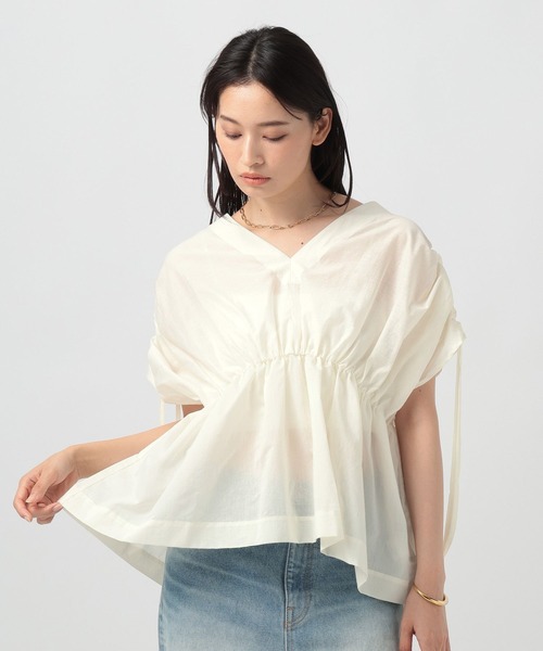 BAYFLOW（ベイフロー）の「[さらっとした着心地]Vネックギャザーブラウス（シャツ/ブラウス・レディース・ネイビー/オフホワイト/ブラウン・FREE）」の4枚目の写真