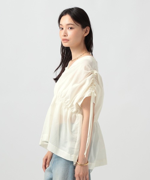 BAYFLOW（ベイフロー）の「[さらっとした着心地]Vネックギャザーブラウス（シャツ/ブラウス・レディース・ネイビー/オフホワイト/ブラウン・FREE）」の5枚目の写真