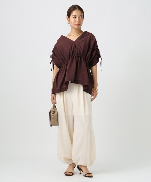 BAYFLOW（ベイフロー）の「[さらっとした着心地]Vネックギャザーブラウス（シャツ/ブラウス・レディース・ネイビー/オフホワイト/ブラウン・FREE）」の13枚目の写真