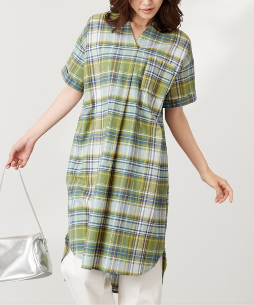 BELLUNA PLUS(ベルーナ)の「夏映え!スキッパー衿ワンピース(ワンピース・レディース・グリーン系/コーラル/ブルー系・LARGE/MEDIUM/X-LARGE)」の2枚目の写真