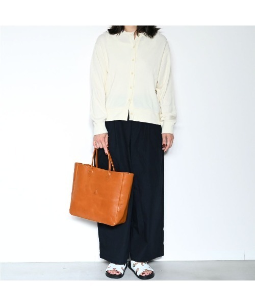 CLEDRAN（クレドラン）の「【本ヌメ革　A4対応】CL4010 NOS CLASSIC TOTE（トートバッグ・レディース・キャメル/ブラック・FREE）」の10枚目の写真