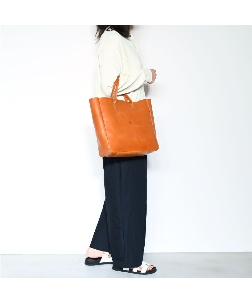CLEDRAN（クレドラン）の「【本ヌメ革　A4対応】CL4010 NOS CLASSIC TOTE（トートバッグ・レディース・キャメル/ブラック・FREE）」の11枚目の写真