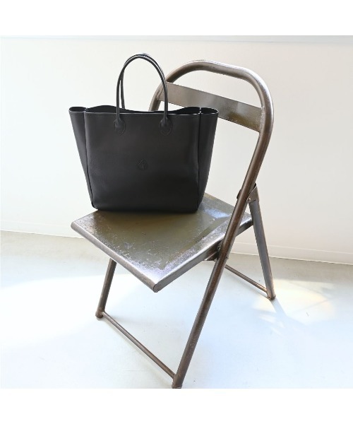 CLEDRAN（クレドラン）の「【本ヌメ革　A4対応】CL4010 NOS CLASSIC TOTE（トートバッグ・レディース・キャメル/ブラック・FREE）」の14枚目の写真