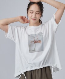 SHOO・LA・RUE | 【ひんやり/体型カバー】プリントデザインが目を惹く 裾シャーリングTシャツ(Tシャツ/カットソー)