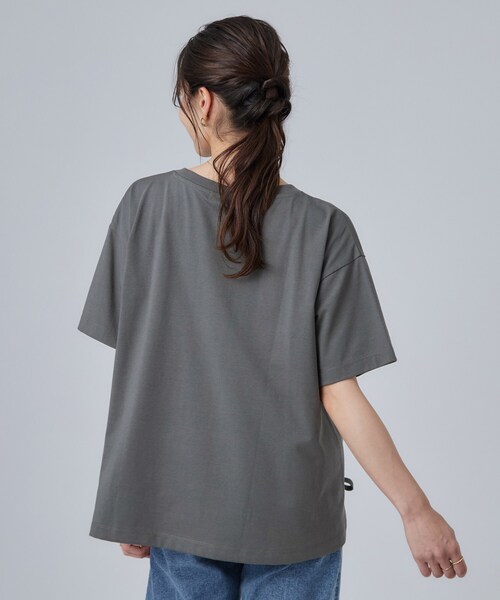 SHOO・LA・RUE(シューラルー)の「【洗濯機可/体型カバー】プリントデザインが目を惹く 裾シャーリングTシャツ(Tシャツ/カットソー・レディース・ホワイト/ライトブルー/ダークグレー・00)」の18枚目の写真