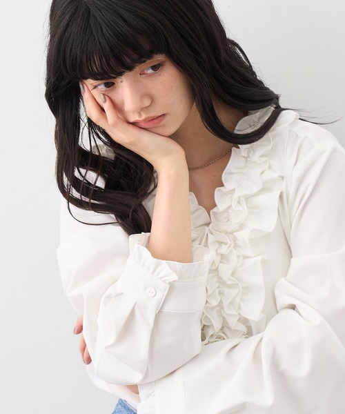 NOGLE（ノグル）の「【NOGLE/ノグル】フロントラッフルフリルシャツカーデ（カーディガン/ボレロ・レディース・ブラック/ホワイト・FREE）」の7枚目の写真