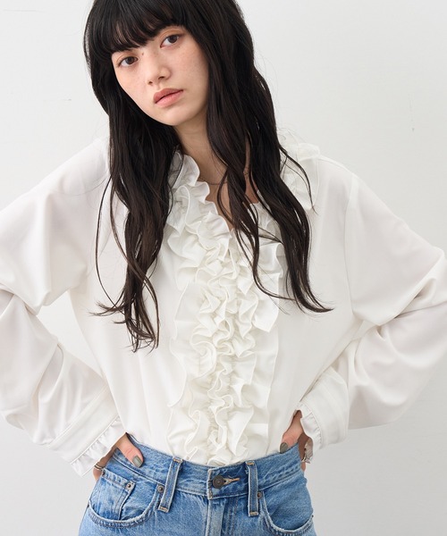 NOGLE（ノグル）の「【NOGLE/ノグル】フロントラッフルフリルシャツカーデ（カーディガン/ボレロ・レディース・ブラック/ホワイト・FREE）」の5枚目の写真