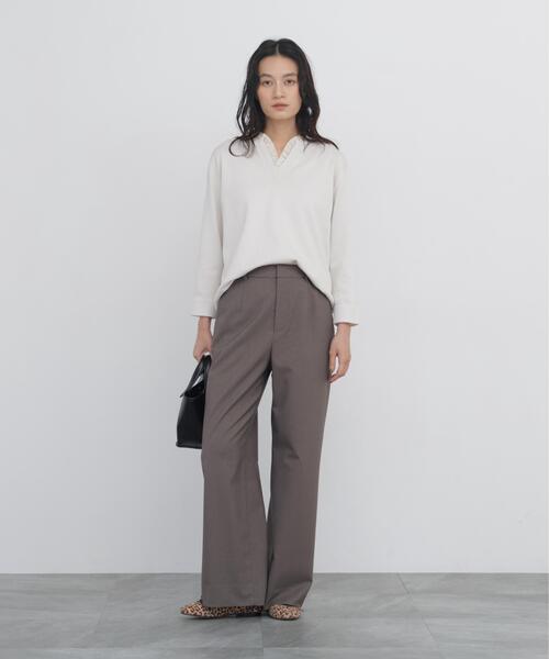 human woman(ヒューマンウーマン)の「◆【名品 / マルチサイズ / ウォッシャブル】シャークスキン強撚バックルパンツ(その他パンツ・レディース・ベージュ系その他3/グレー/ブラウン・MEDIUM/LARGE/SMALL)」の3枚目の写真