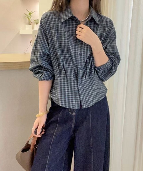 LUCPY（ラクピー）の「ウエストタックチェックシャツ（シャツ/ブラウス・レディース・ブラック・XX-LARGE/X-LARGE/LARGE/MEDIUM）」の2枚目の写真