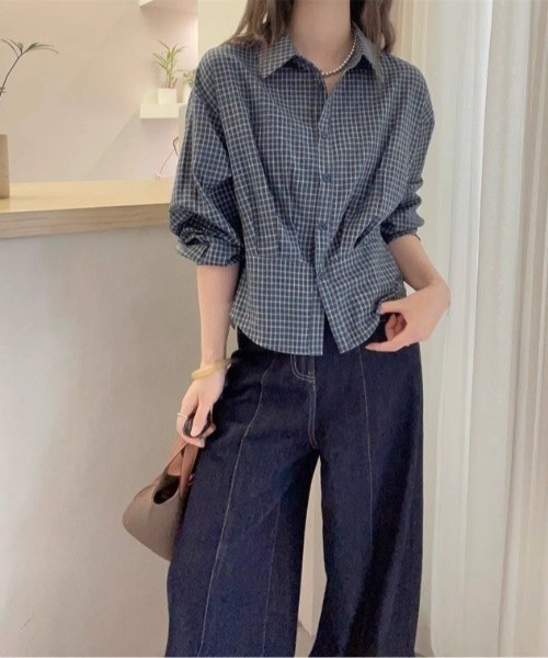 LUCPY（ラクピー）の「ウエストタックチェックシャツ（シャツ/ブラウス・レディース・ブラック・XX-LARGE/X-LARGE/LARGE/MEDIUM）」の3枚目の写真
