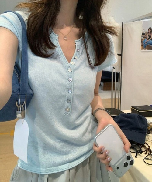 Miniministore(ミニミニストア)の「ニットトップス 半袖Vネックサマーニット(Tシャツ/カットソー・レディース・ライトブルー/グレー/ピンク/ブラック/ホワイト・FREE)」の4枚目の写真