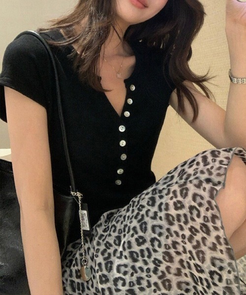 Miniministore(ミニミニストア)の「ニットトップス 半袖Vネックサマーニット(Tシャツ/カットソー・レディース・ライトブルー/グレー/ピンク/ブラック/ホワイト・FREE)」の6枚目の写真