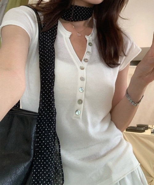 Miniministore(ミニミニストア)の「ニットトップス 半袖Vネックサマーニット(Tシャツ/カットソー・レディース・ライトブルー/グレー/ピンク/ブラック/ホワイト・FREE)」の11枚目の写真