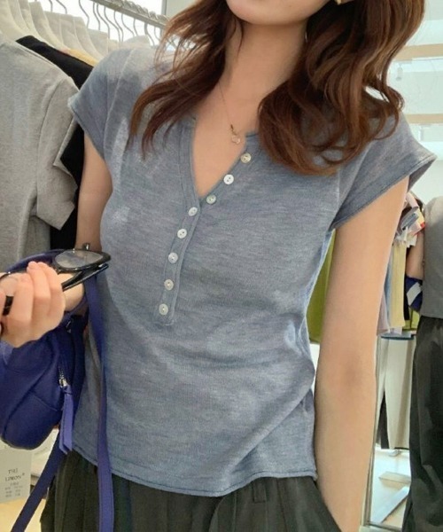 Miniministore(ミニミニストア)の「ニットトップス 半袖Vネックサマーニット(Tシャツ/カットソー・レディース・ライトブルー/グレー/ピンク/ブラック/ホワイト・FREE)」の15枚目の写真