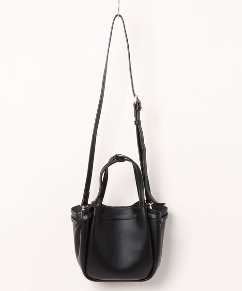 natural couture(ナチュラルクチュール)の「【ZOZO限定】2WAYフェイクレザーバッグ(ショルダーバッグ・レディース・アイボリー/ブラック/ブラウン・FREE)」の4枚目の写真