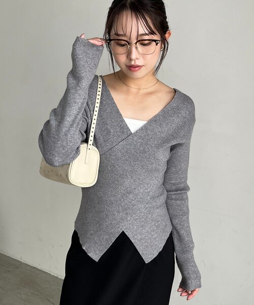 CAPRICIEUX LE'MAGE（カプリシューレマージュ）の「【WEB限定】クロスVネックニット（ニット/セーター・レディース・モカ/ブラック/ライトベージュ/グレー・FREE）」の13枚目の写真