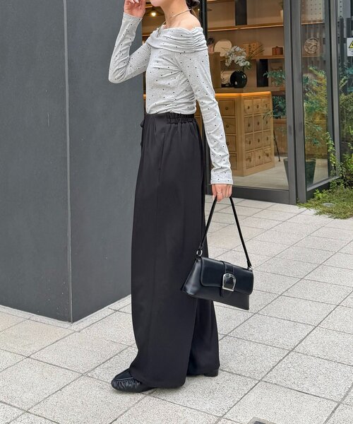 Thevon(ゼボン)の「ドレープタックパンツ(その他パンツ・レディース・チャコールグレー/ブラック・S/M)」の4枚目の写真