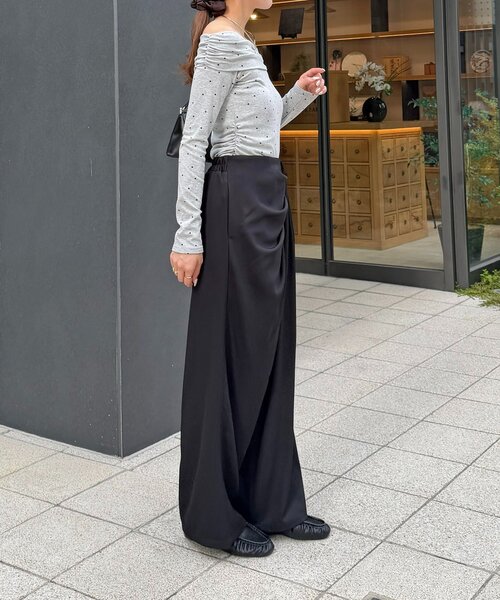 Thevon(ゼボン)の「ドレープタックパンツ(その他パンツ・レディース・チャコールグレー/ブラック・S/M)」の6枚目の写真