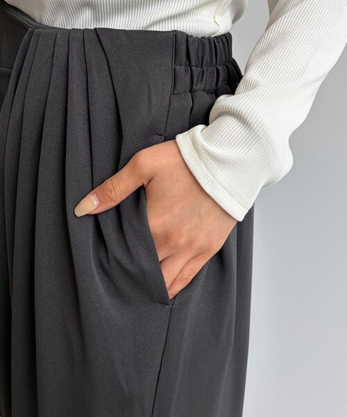 Thevon(ゼボン)の「ドレープタックパンツ(その他パンツ・レディース・チャコールグレー/ブラック・S/M)」の18枚目の写真