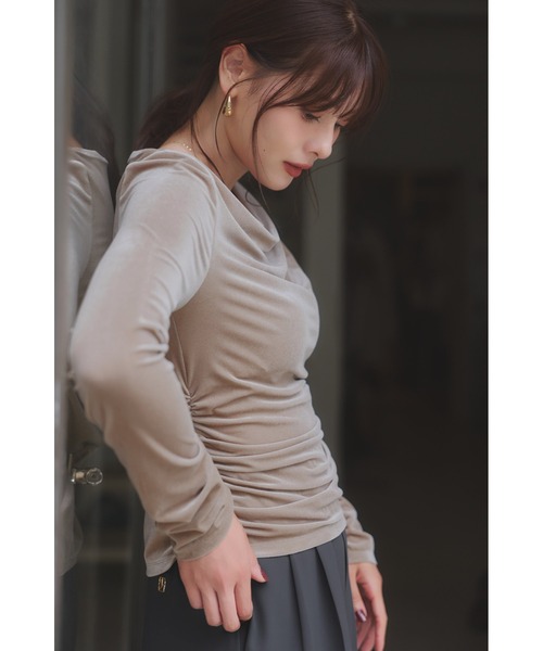 Her lip to(ハーリップトゥー)の「Velour Drape Neck Top(Tシャツ/カットソー・レディース・ベージュ/ブラック・S/M)」の4枚目の写真