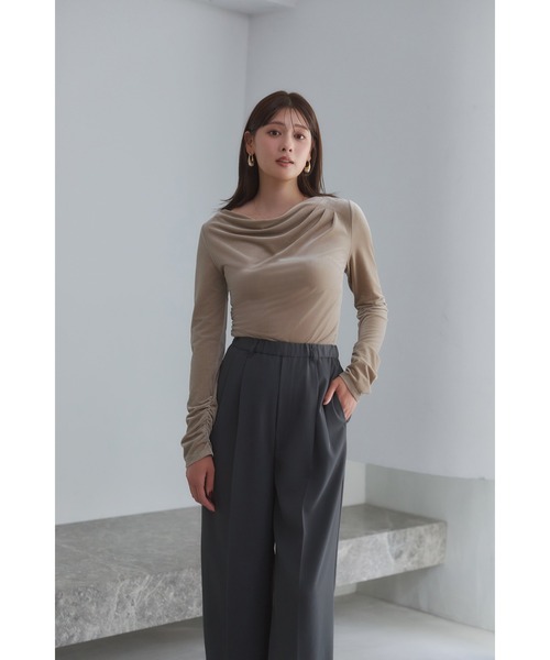 Her lip to(ハーリップトゥー)の「Velour Drape Neck Top(Tシャツ/カットソー・レディース・ベージュ/ブラック・S/M)」の7枚目の写真