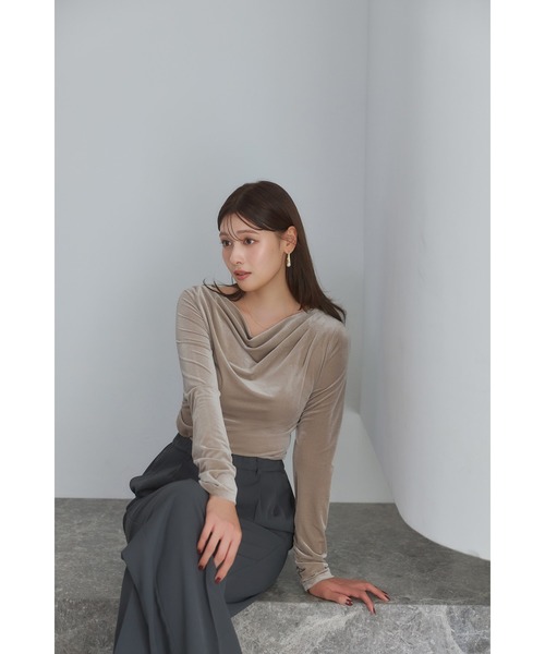 Her lip to(ハーリップトゥー)の「Velour Drape Neck Top(Tシャツ/カットソー・レディース・ベージュ/ブラック・S/M)」の9枚目の写真