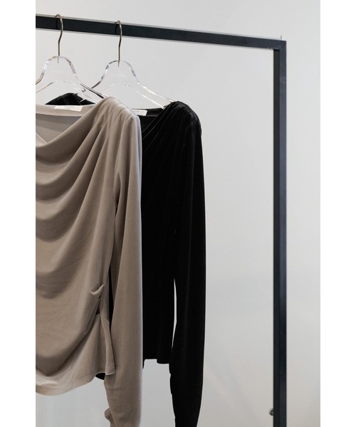 Her lip to(ハーリップトゥー)の「Velour Drape Neck Top(Tシャツ/カットソー・レディース・ベージュ/ブラック・S/M)」の11枚目の写真