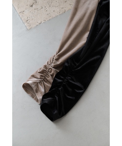 Her lip to(ハーリップトゥー)の「Velour Drape Neck Top(Tシャツ/カットソー・レディース・ベージュ/ブラック・S/M)」の12枚目の写真