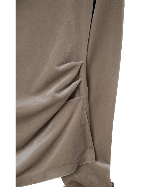 Her lip to(ハーリップトゥー)の「Velour Drape Neck Top(Tシャツ/カットソー・レディース・ベージュ/ブラック・S/M)」の20枚目の写真