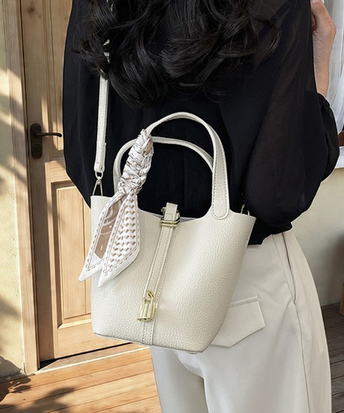 ReRe(リリ)の「ミニポーチ付き×2WAYハンドバッグ(ショルダーバッグ・レディース・カーキ/グレイッシュブルー/オフホワイト/ブラウン/ピンク/イエロー/ブラック・FREE)」の2枚目の写真