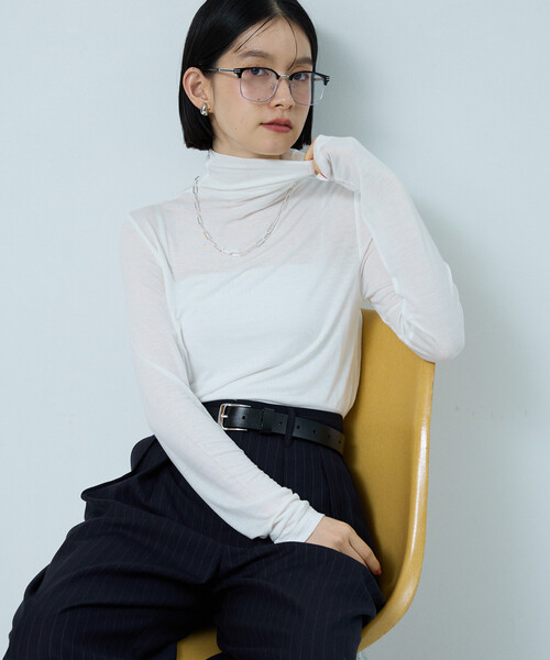 FREAK'S STORE(フリークスストア)の「シルク カシミア入り タートルネックロンT(ニット/セーター・レディース・モカ/ブルー/オフホワイト/ブラック・フリ-)」の2枚目の写真