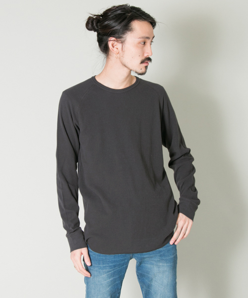 URBAN RESEARCH（アーバンリサーチ）の「UR C/NワッフルビックロングTシャツ（Tシャツ/カットソー・メンズ・ベージュ/ブラック系その他/グレー/ホワイト/ブルーグレー・SMALL/LARGE/MEDIUM）」の3枚目の写真